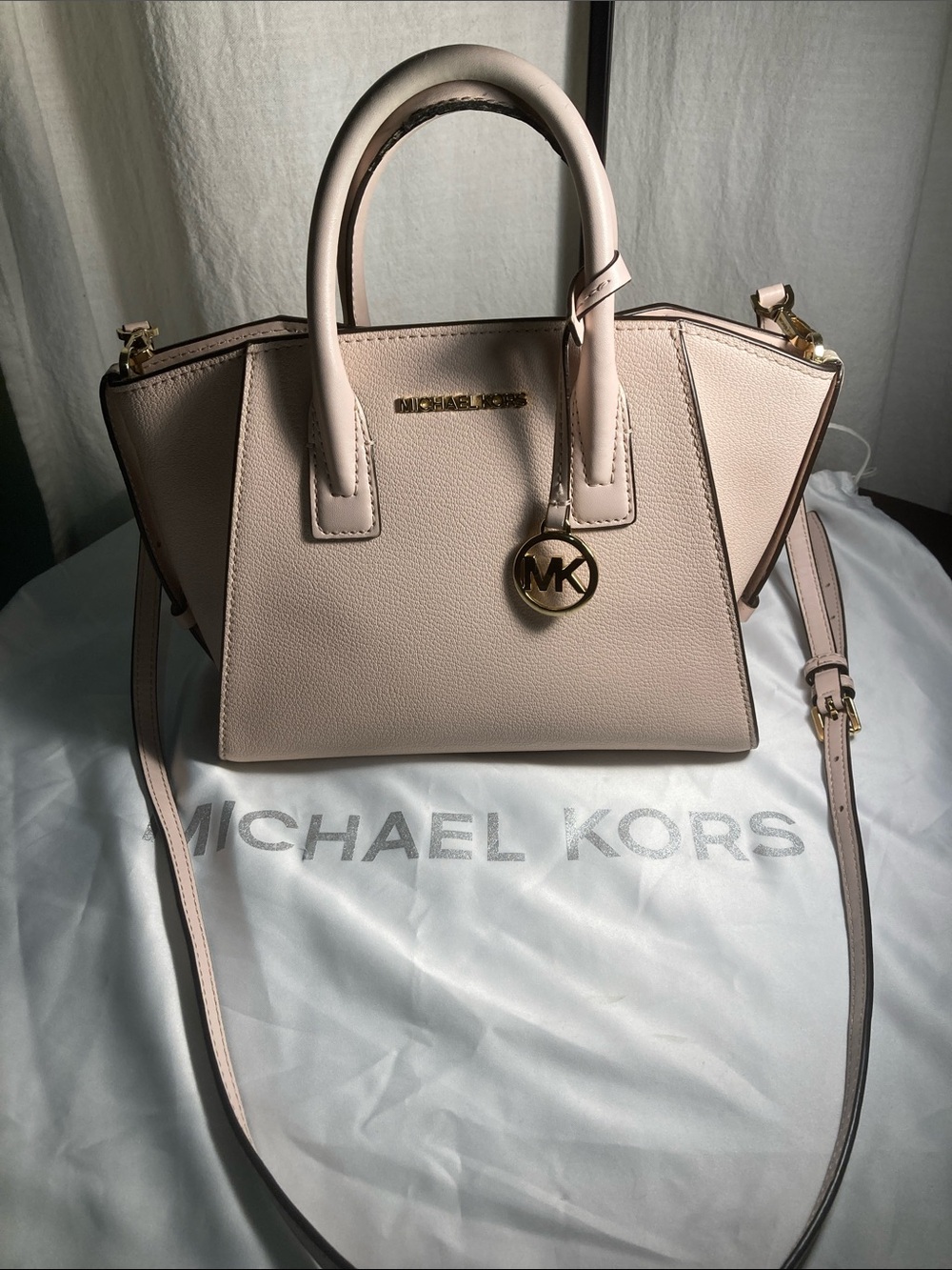 Michael Kors Avril Small Pebbled Leather Top-Zip Satchel in Powder pink Blush.